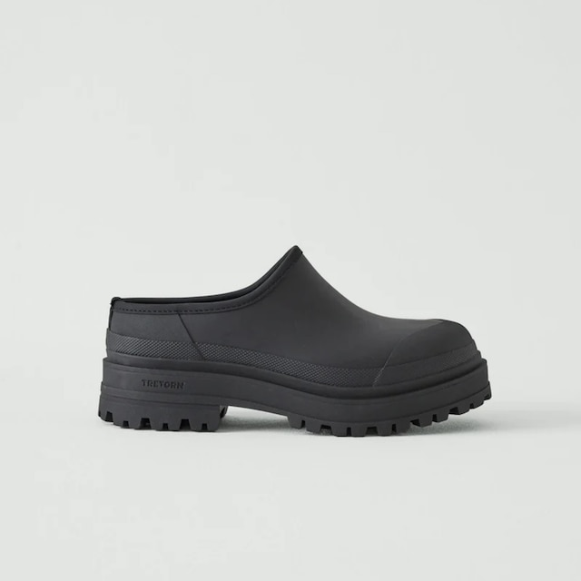 toast Tretorn Ari Clog garden shoe pictured in black